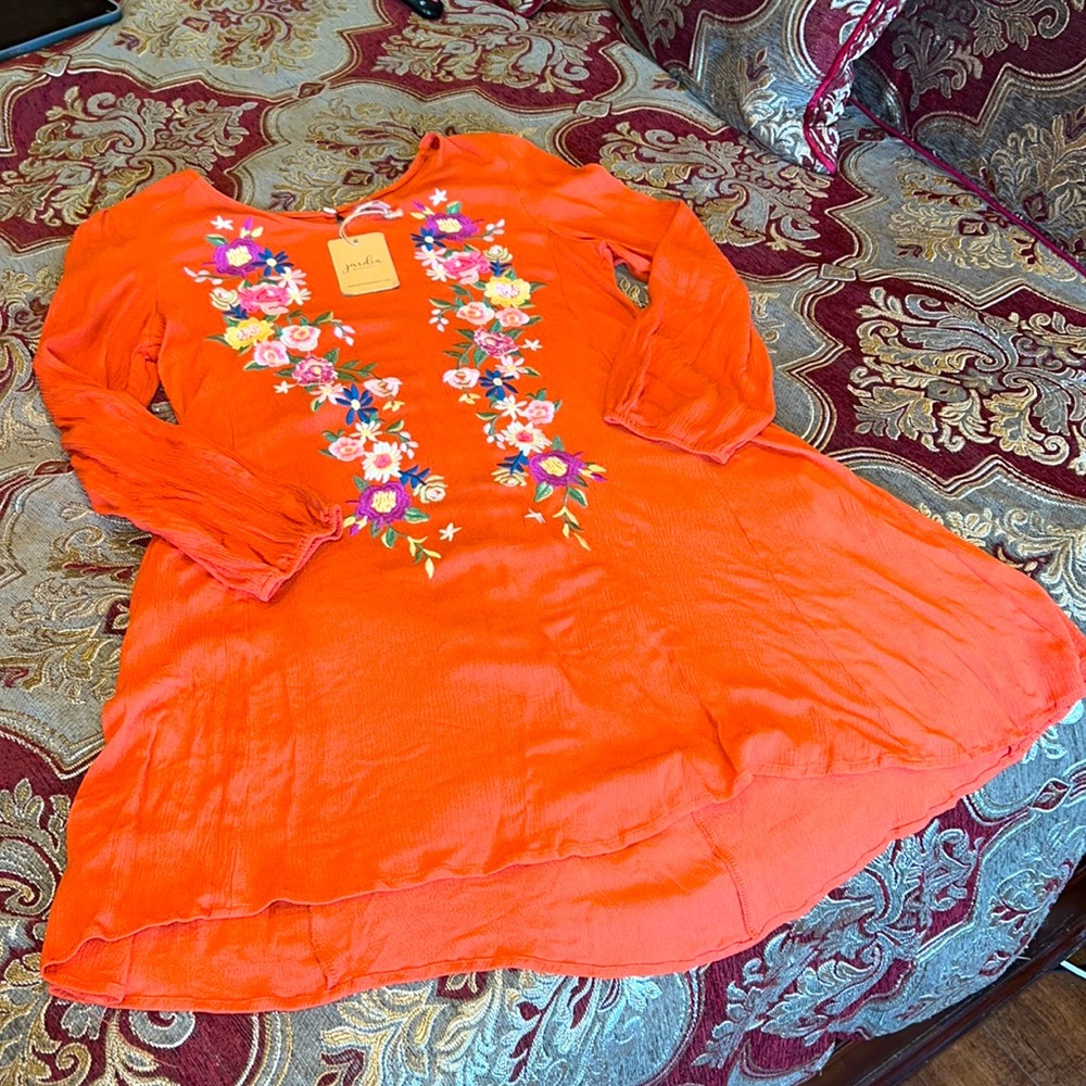 Jardin A-line Casual Loose Fitting Dress with Embroidery & Pockets - Size Large